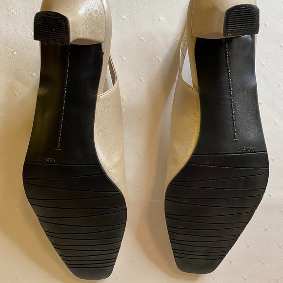 💵 PRICE DROP!!!! 💵 Vaneli Cream Slingback Heels Size 9 1/2 Wide - Picture 3 of 10